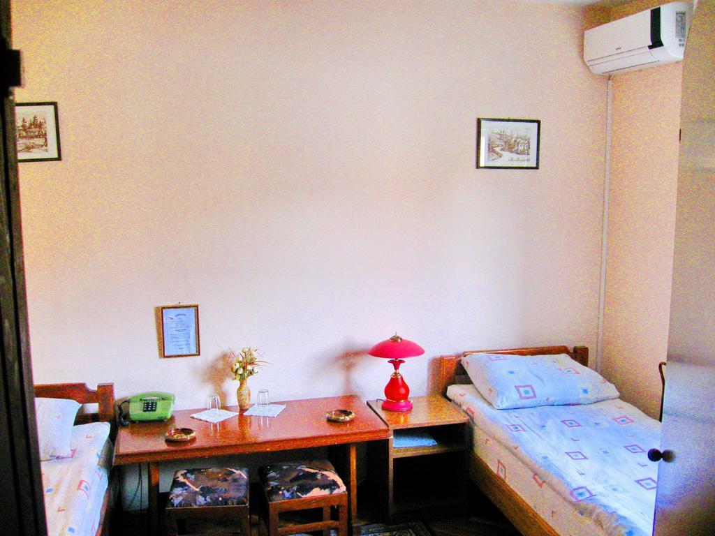 Amfora Rooms Caribrod Dimitrovgrad Room photo