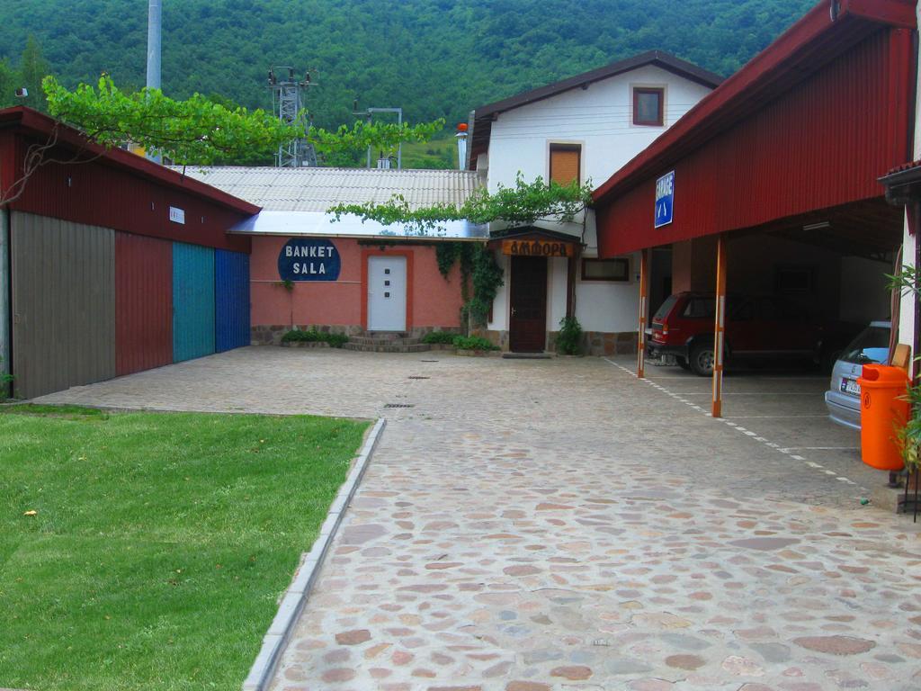 Amfora Rooms Caribrod Dimitrovgrad Exterior photo