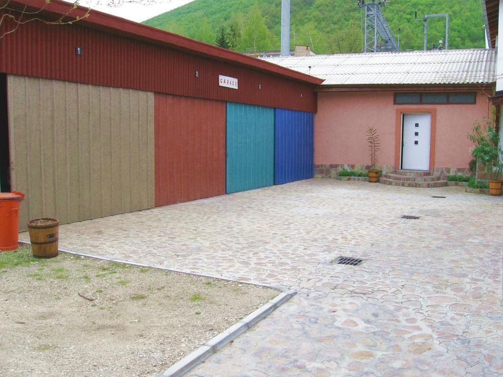 Amfora Rooms Caribrod Dimitrovgrad Exterior photo