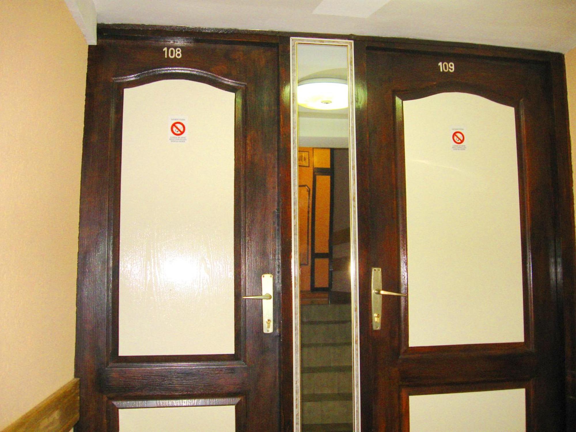 Amfora Rooms Caribrod Dimitrovgrad Exterior photo
